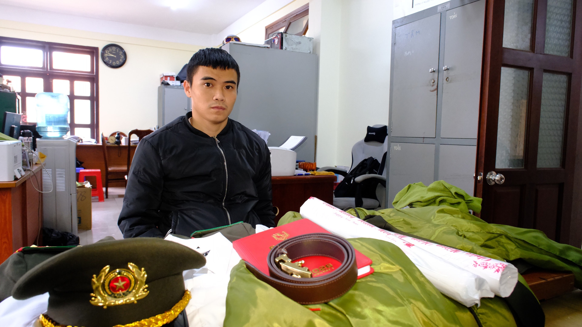 Bắt đối tượng giả danh công an, lừa đảo chiếm đoạt hơn 100 triệu đồng - Ảnh 1.