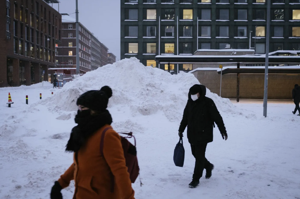 Quốc gia “hạnh phúc nhất thế giới” siết chặt quy định trợ cấp xã hội- Ảnh 1.