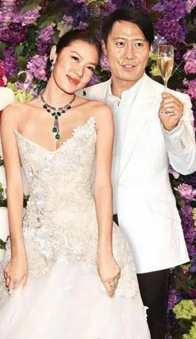 Si&ecirc;u mẫu h&agrave;ng đầu showbiz: Cưới phải đại gia rởm, phải bỏ tiền t&uacute;i trả nợ cho người t&igrave;nh - Ảnh 2.