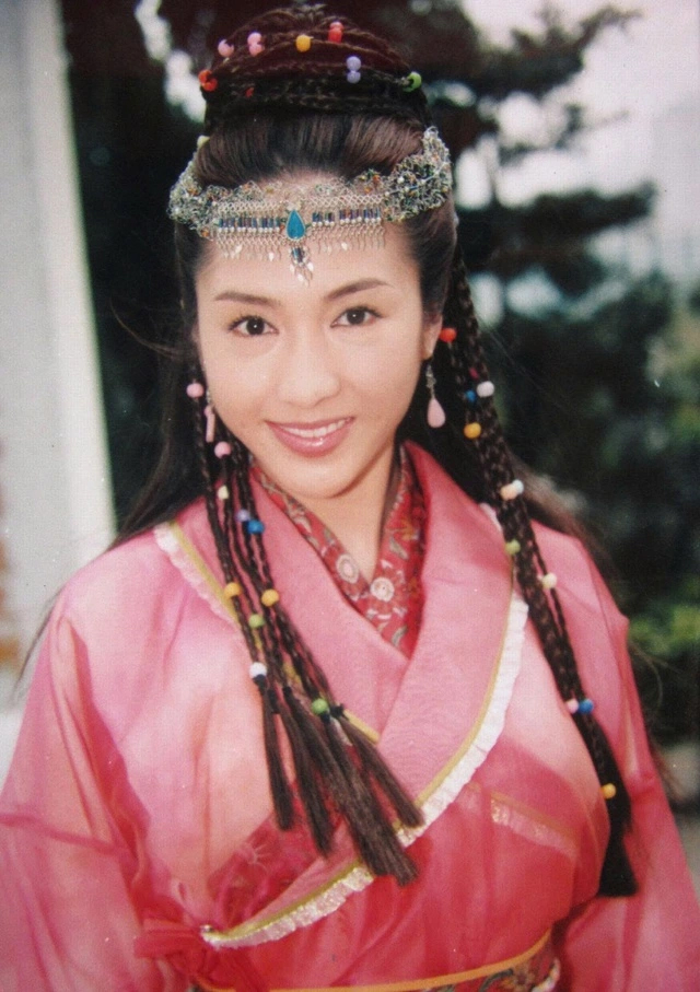 "Đệ nhất mỹ nh&acirc;n TVB": Giải nghệ sau khi cưới &ocirc;ng tr&ugrave;m khuyết tật hơn 15 tuổi, cuộc sống hiện thế n&agrave;o? - Ảnh 2.