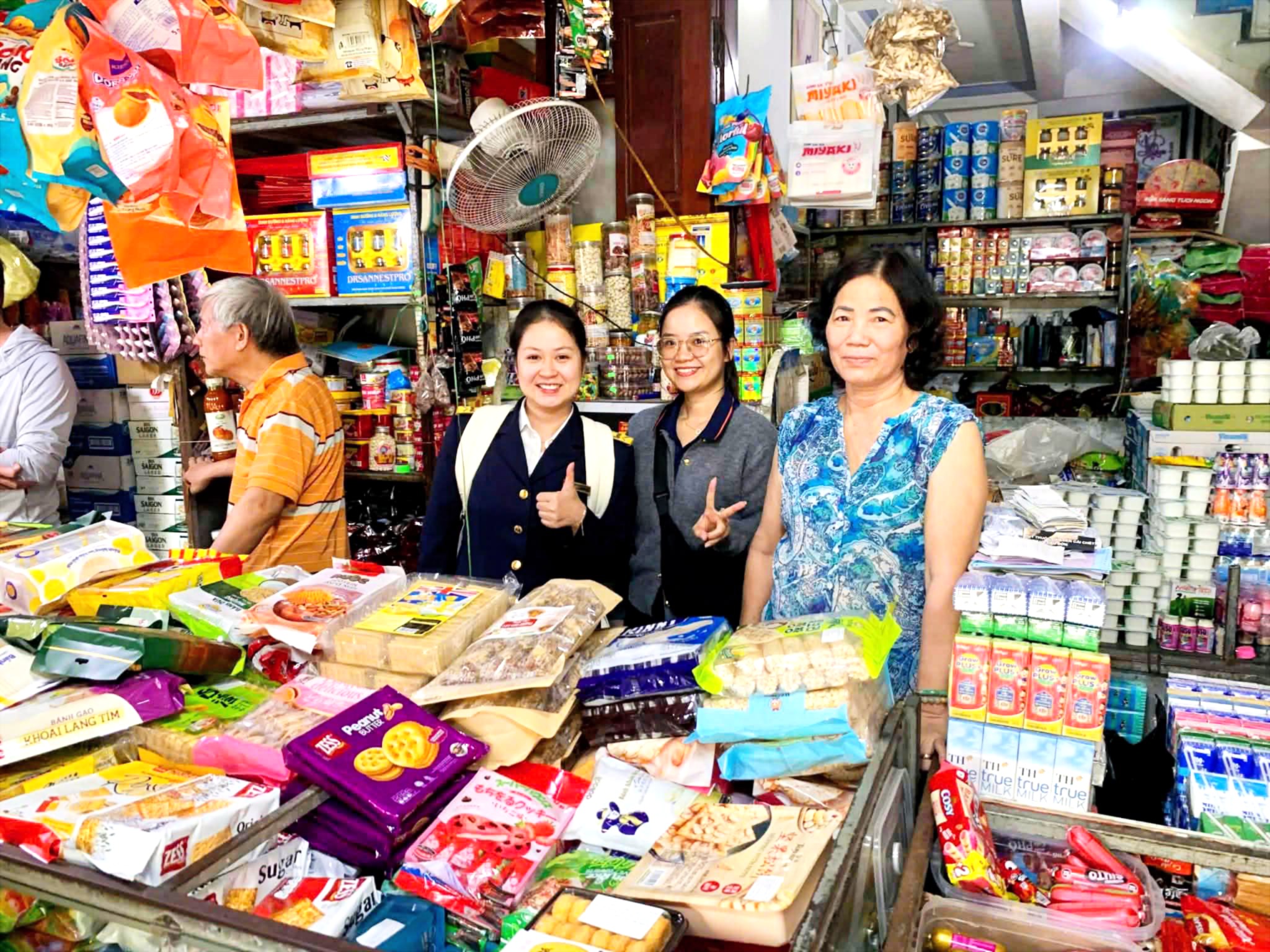 Tết đến, thuế “lên app”: Tiểu thương Huế cảm xúc đan xen - Ảnh 1.