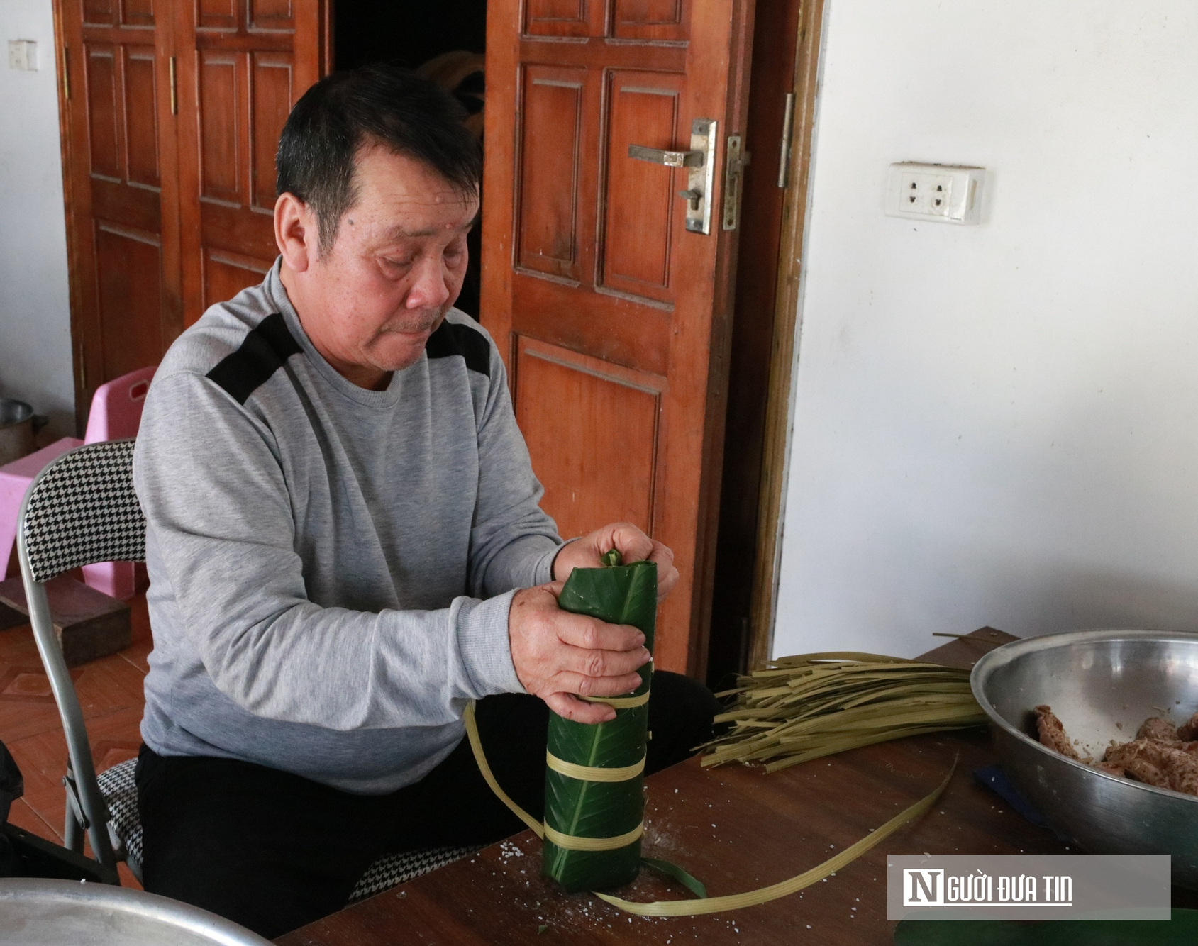 L&agrave;ng b&aacute;nh chưng nổi tiếng ở xứ Nghệ xuy&ecirc;n ng&agrave;y đ&ecirc;m l&agrave;m &ldquo;h&agrave;ng&rdquo; phục vụ Tết - Ảnh 12.