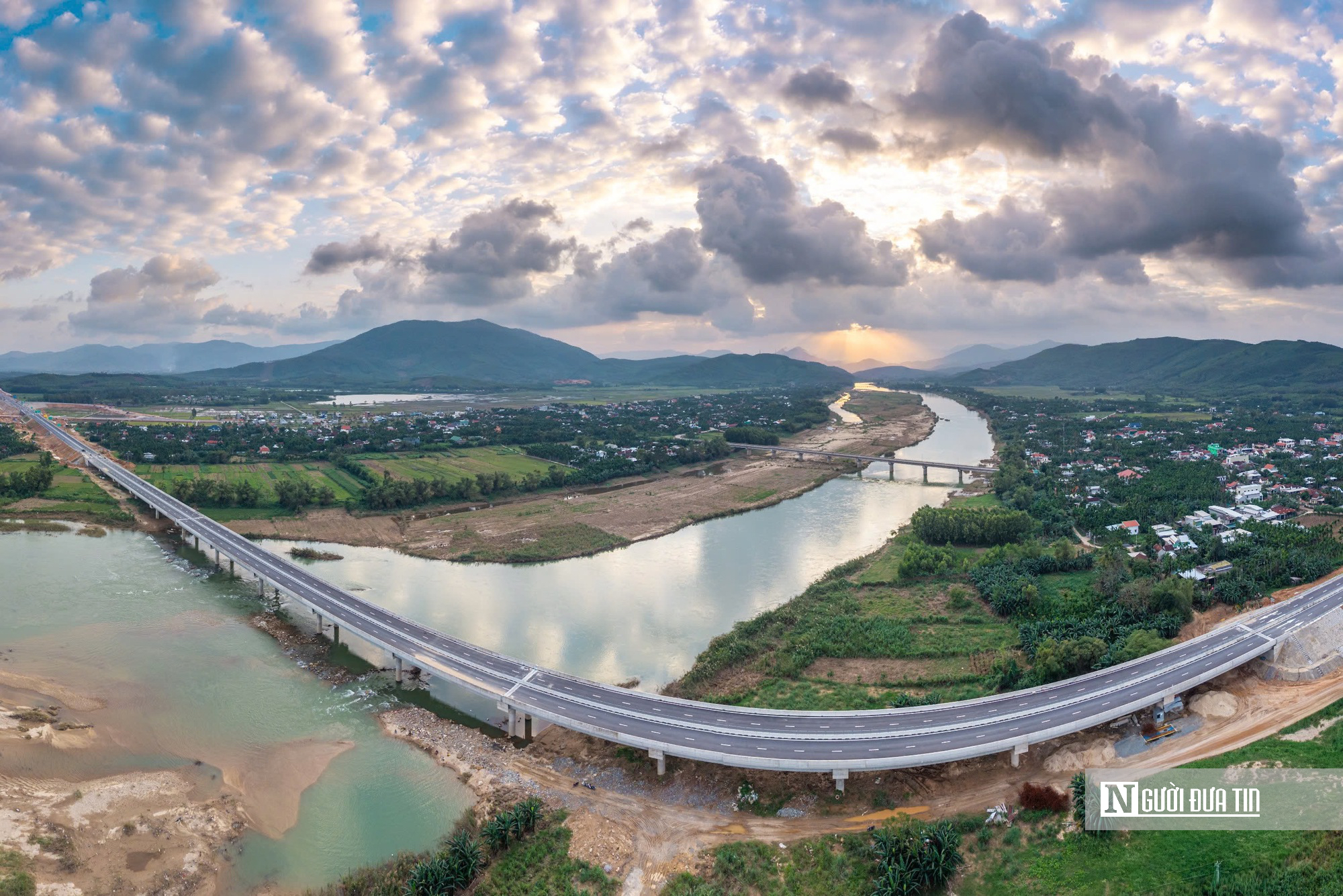 Cao tốc Quảng Ng&atilde;i &ndash; Ho&agrave;i Nhơn ch&iacute;nh thức th&ocirc;ng xe từ h&ocirc;m nay- Ảnh 1.