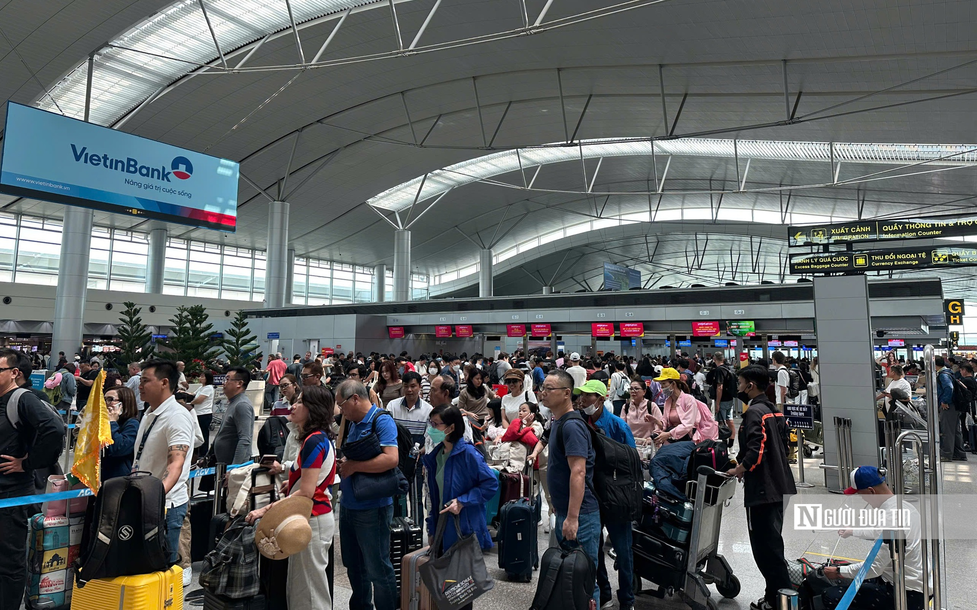 Tân Sơn Nhất dự kiến đón gần 170.000 khách trong mùng 5 Tết- Ảnh 1.