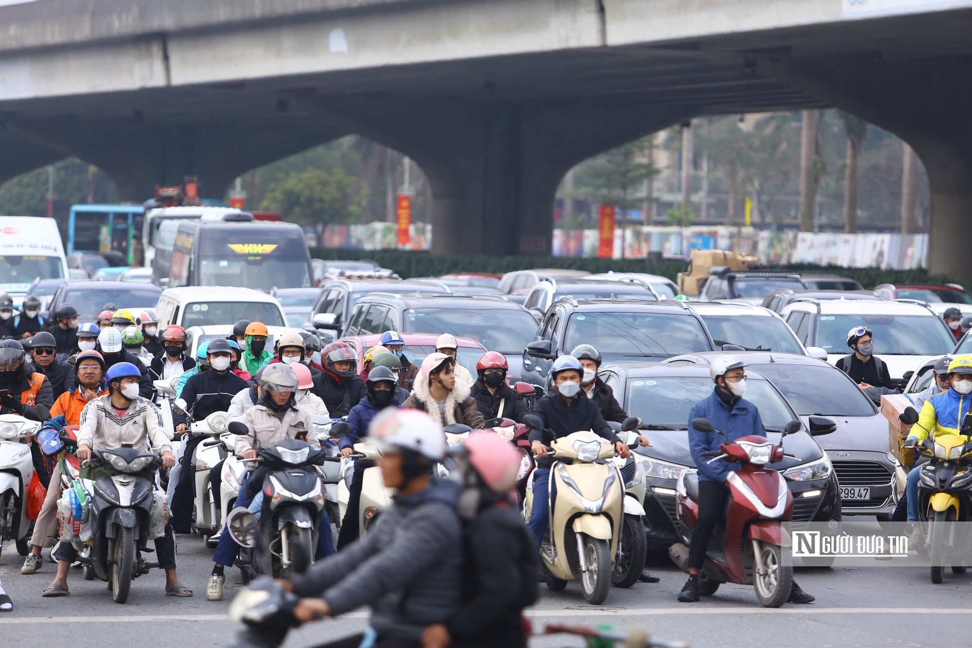 Người d&acirc;n hối hả rời H&agrave; Nội về qu&ecirc; ăn Tết- Ảnh 2.