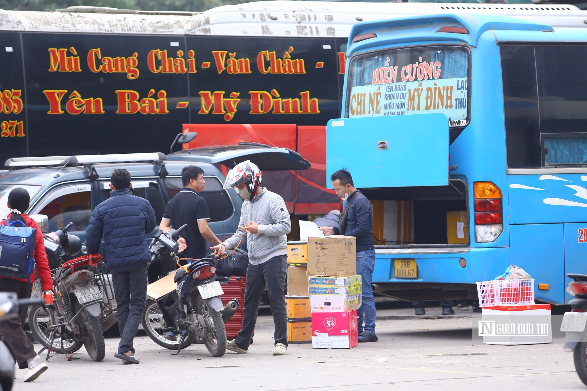 Người d&acirc;n hối hả rời H&agrave; Nội về qu&ecirc; ăn Tết- Ảnh 9.