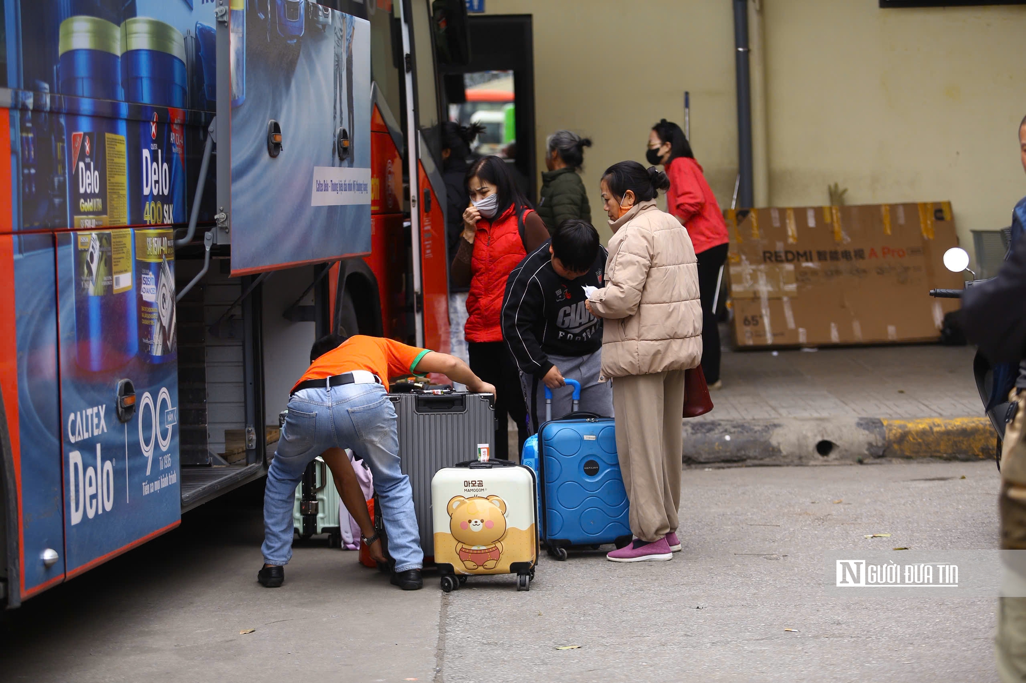 Người d&acirc;n hối hả rời H&agrave; Nội về qu&ecirc; ăn Tết- Ảnh 12.