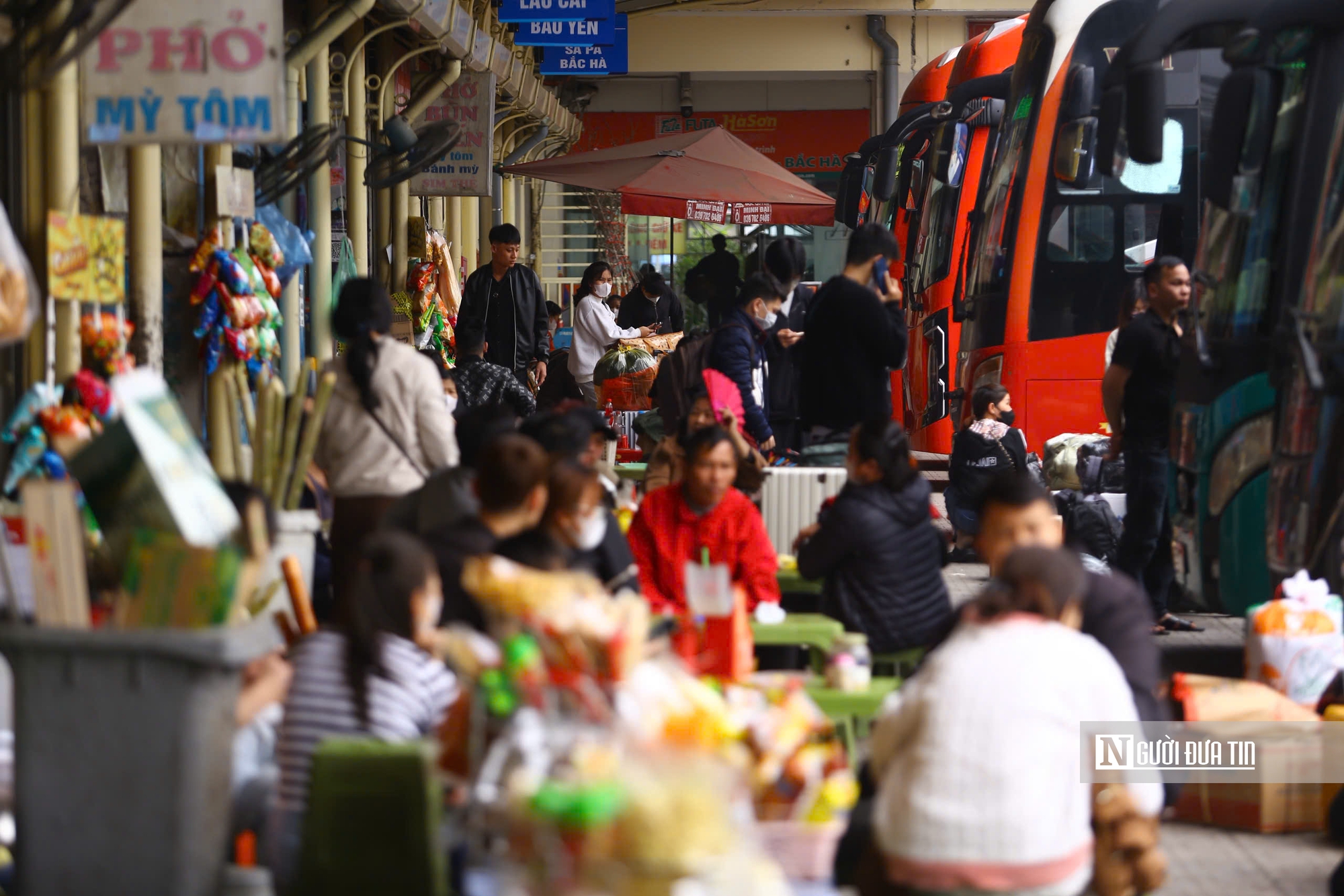 Người d&acirc;n hối hả rời H&agrave; Nội về qu&ecirc; ăn Tết- Ảnh 16.