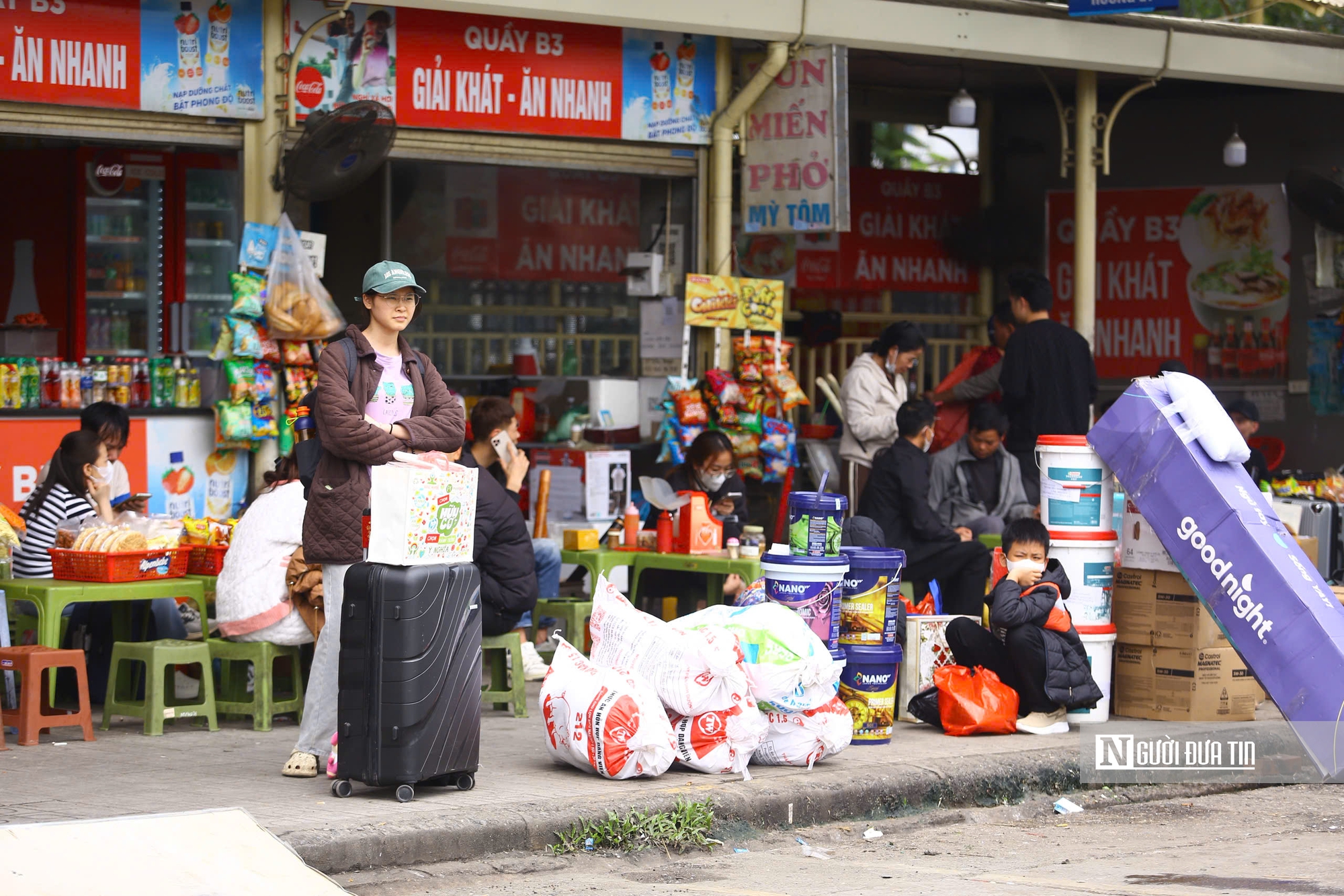 Người d&acirc;n hối hả rời H&agrave; Nội về qu&ecirc; ăn Tết- Ảnh 18.