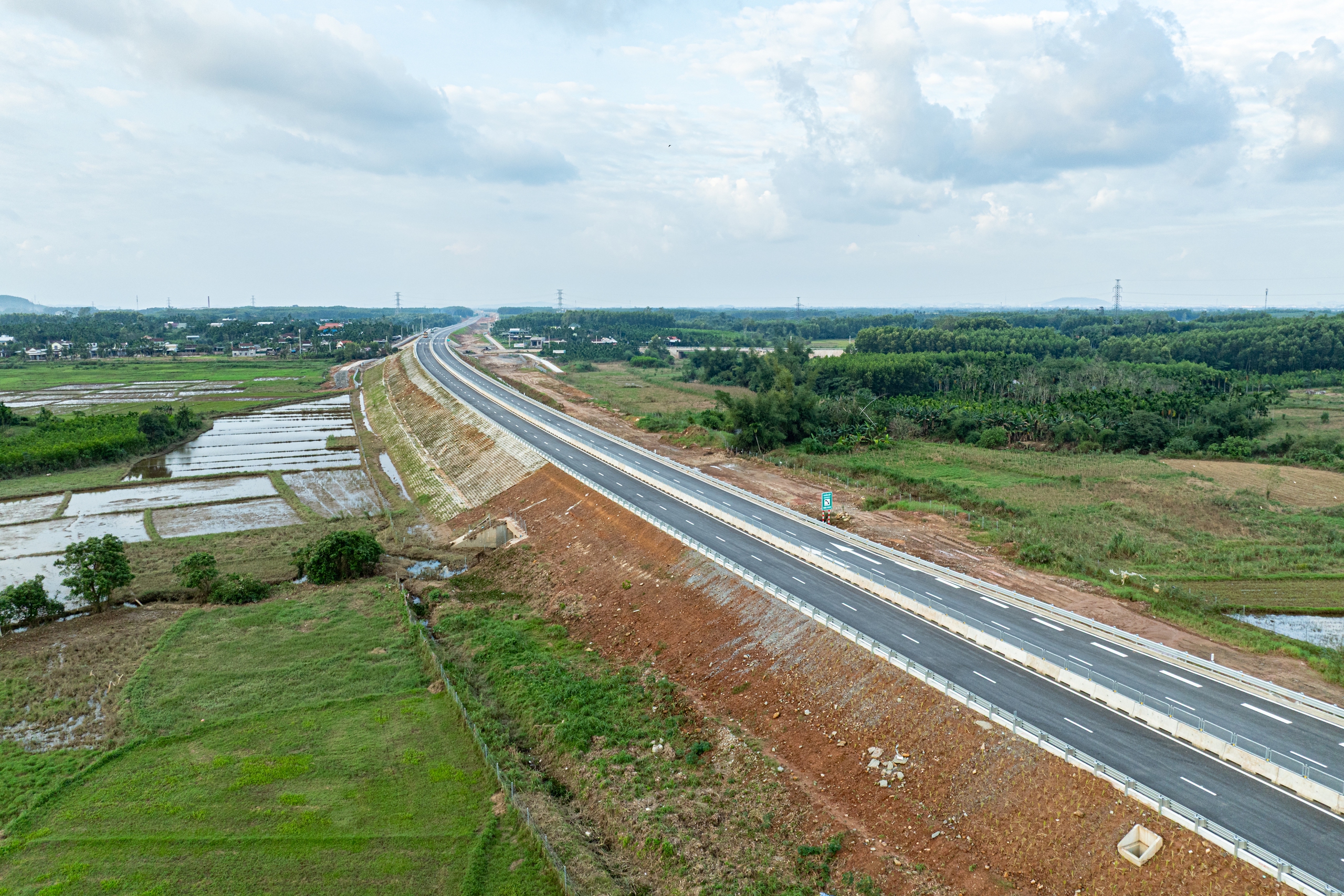 Đưa vào khai thác thêm 180km cao tốc từ Đắk Lắk tới Quảng Ngãi- Ảnh 3.