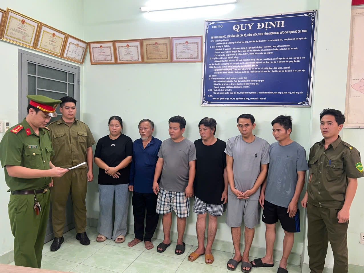 Triệt phá đường dây sản xuất, buôn bán nước mắm, bột nêm, bột ngọt giả- Ảnh 1.