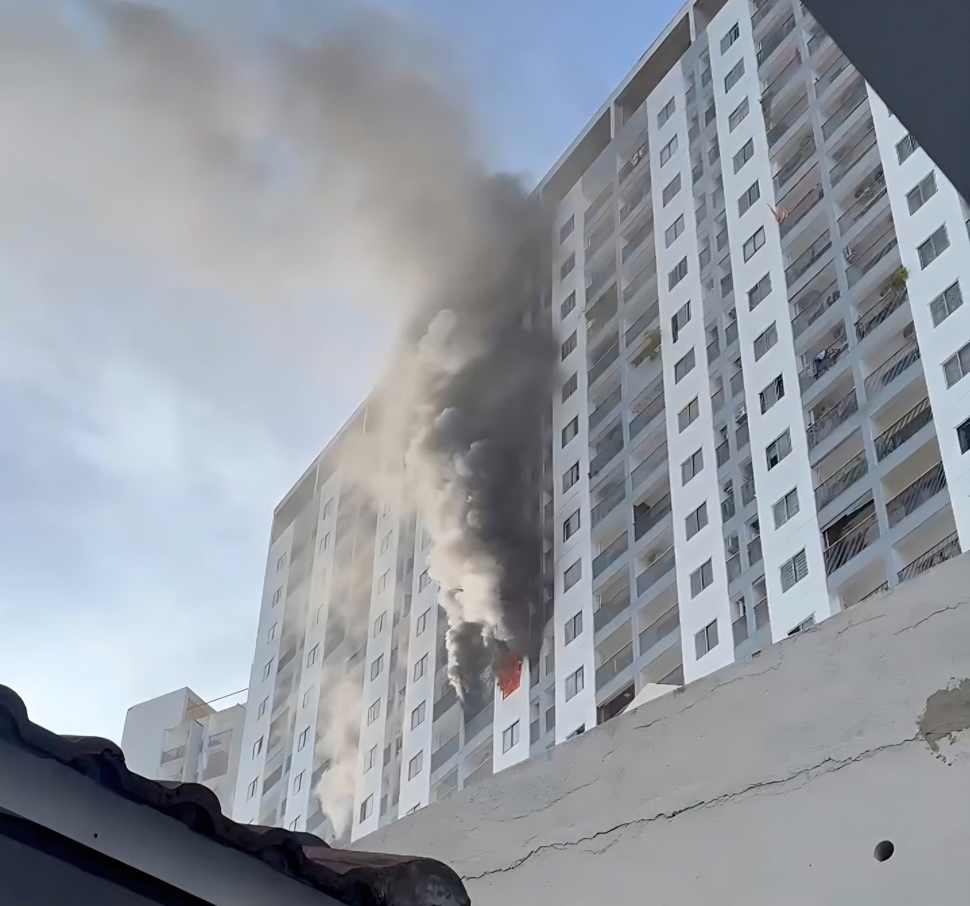 Hiện trường vụ ch&aacute;y chung cư tại Nha Trang, 2 người tử vong- Ảnh 1.