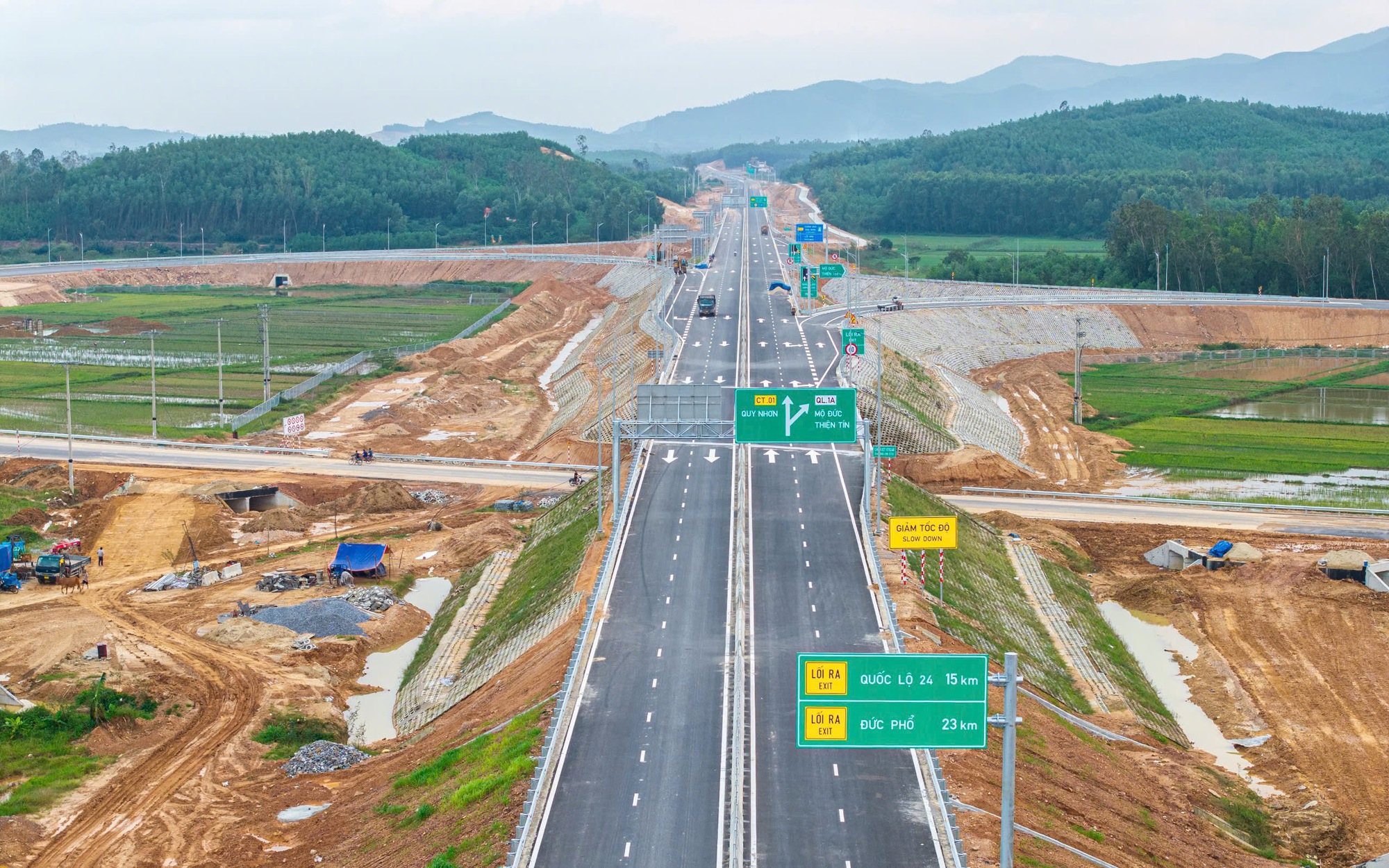 Cao tốc Quảng Ngãi – Hoài Nhơn chính thức khai thác từ trưa 12/2, phục vụ Tết