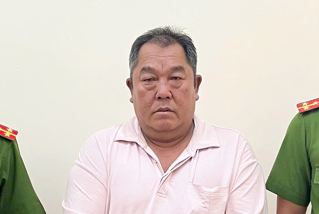 Chôn trái phép hơn 1.147 tấn xỉ than, một giám đốc bị bắt- Ảnh 1.