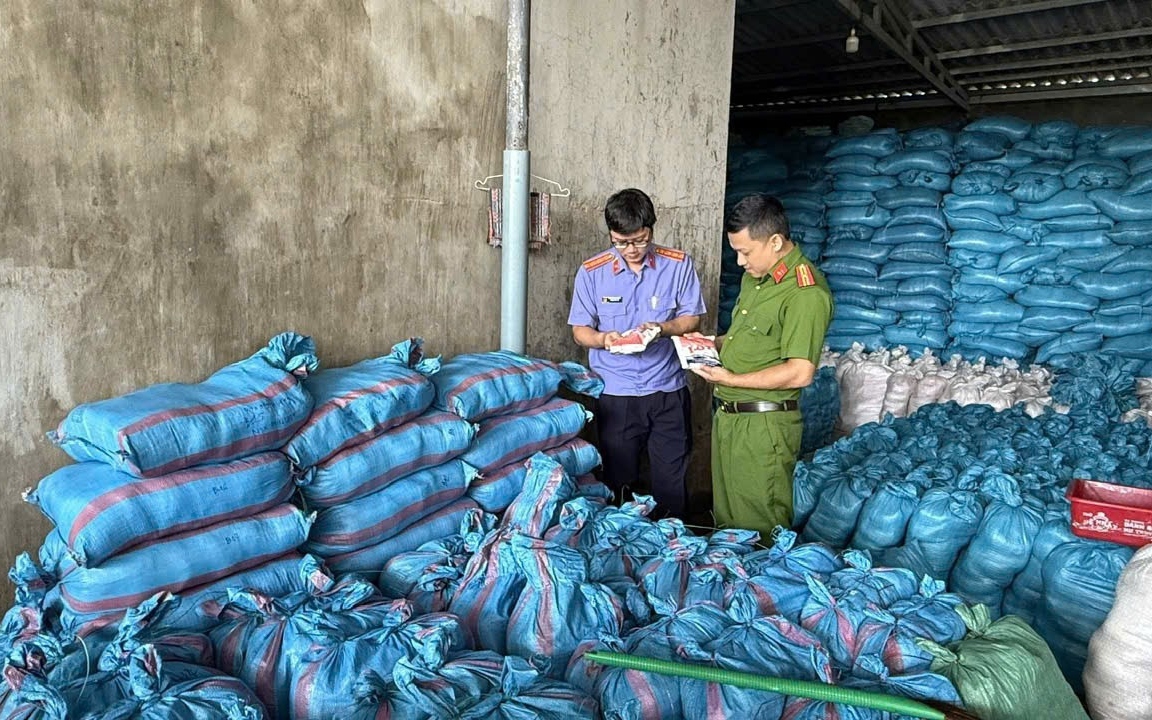 Bắt Giám đốc Công ty Kiều Hưng Sản Xuất Hàng Tấn Muối I-ốt Giả Tại Đắk Lắk