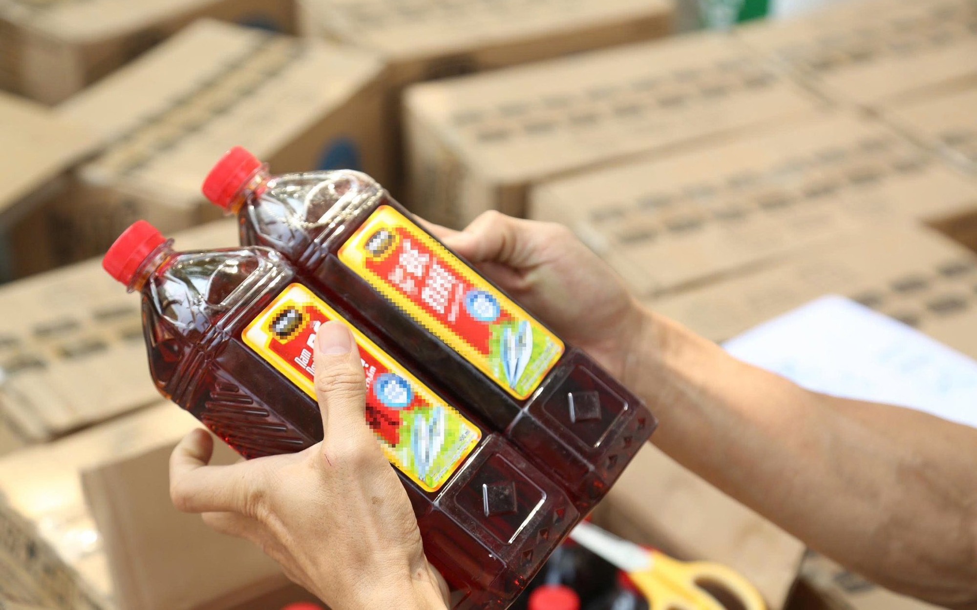 TP.HCM triệt phá đường dây sản xuất hàng giả bột ngọt, nước mắm, bột giặt quy mô lớn