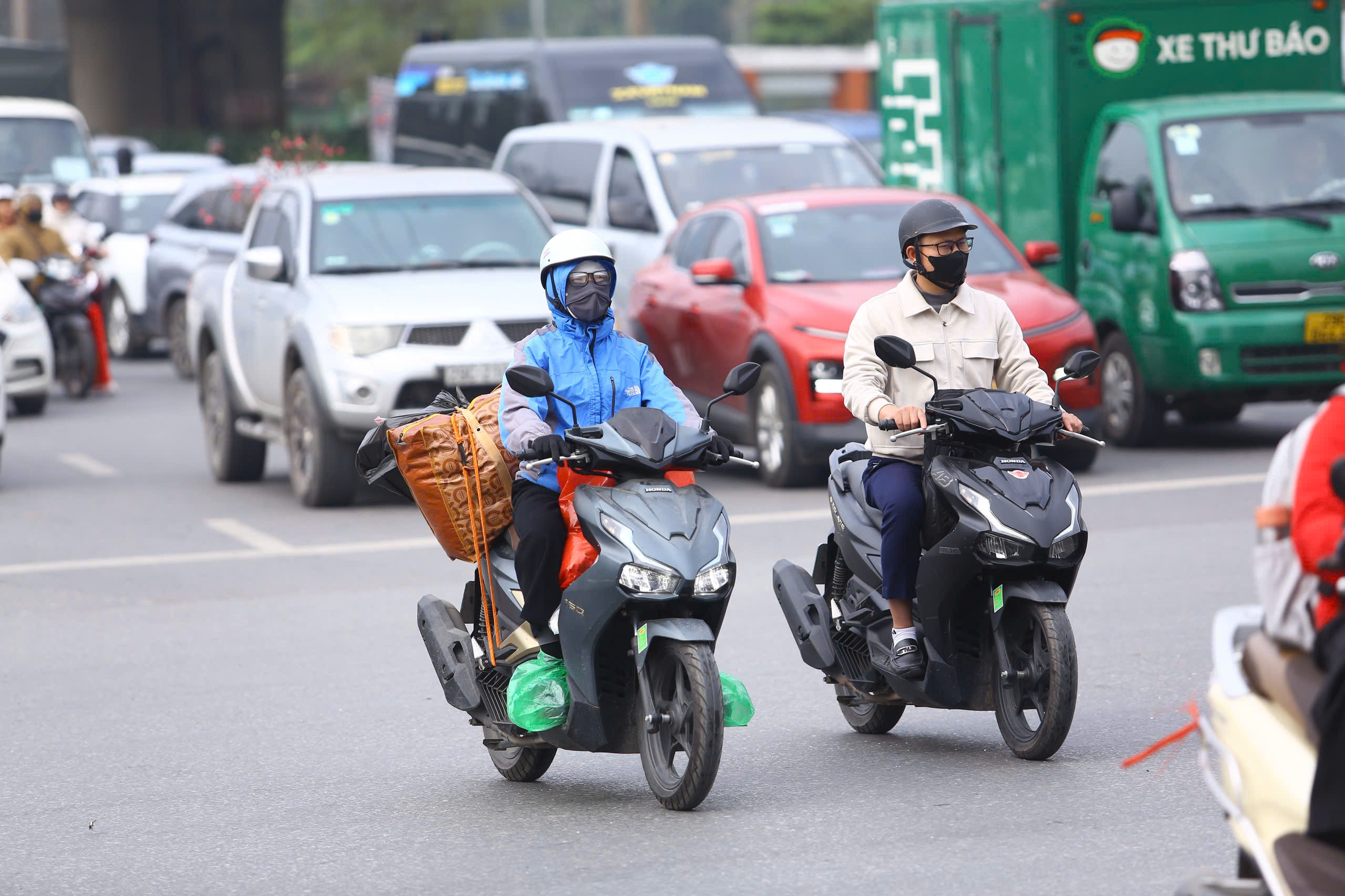 Người d&acirc;n hối hả rời H&agrave; Nội về qu&ecirc; ăn Tết- Ảnh 5.