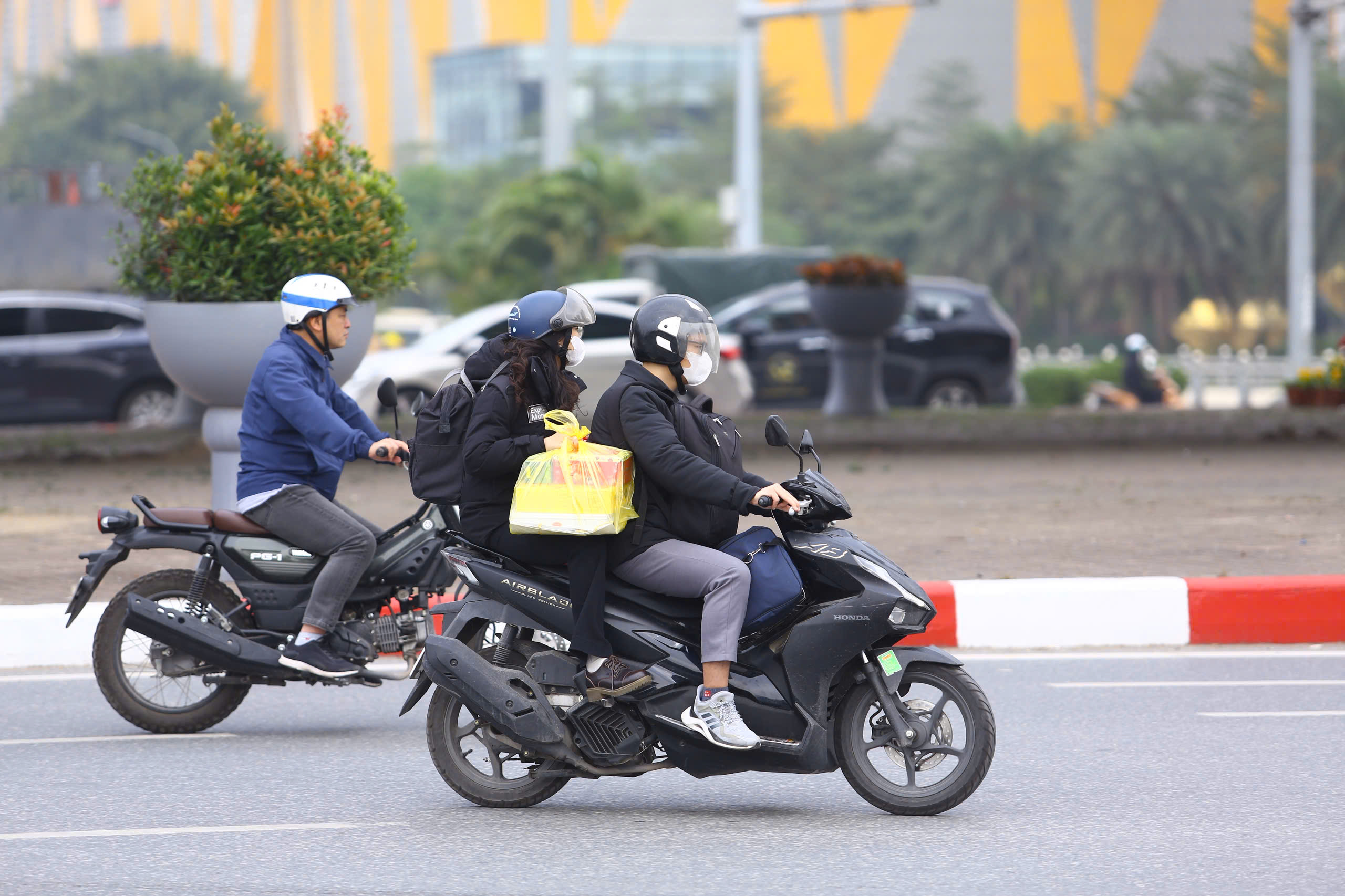 Người d&acirc;n hối hả rời H&agrave; Nội về qu&ecirc; ăn Tết- Ảnh 3.