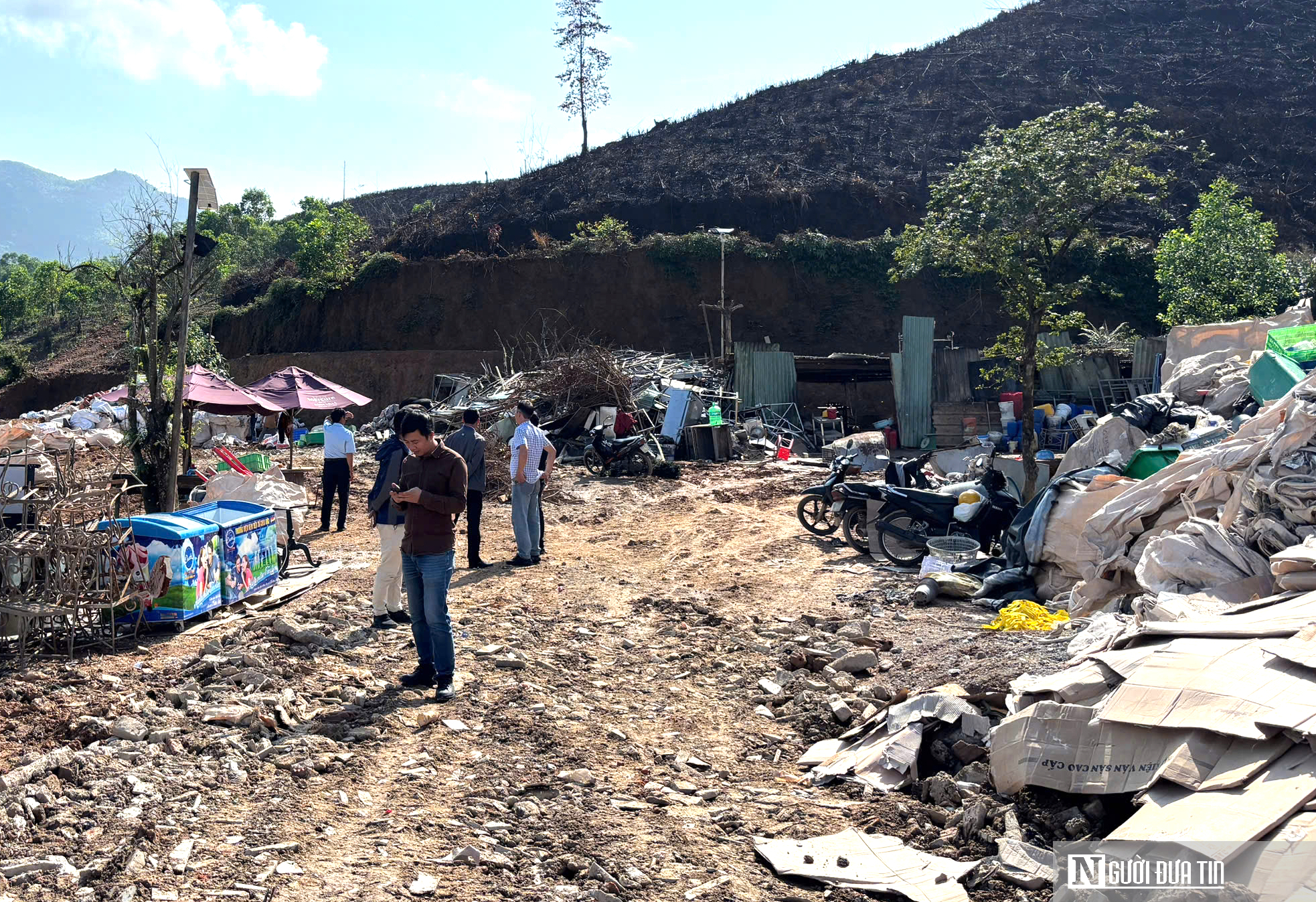 Đà Nẵng: Phát hiện bãi tập kết chất thải không phép ở Bà Nà - Ảnh 1. Đà Nẵng: Phát hiện bãi tập kết chất thải không phép ở Bà Nà - Ảnh 1.