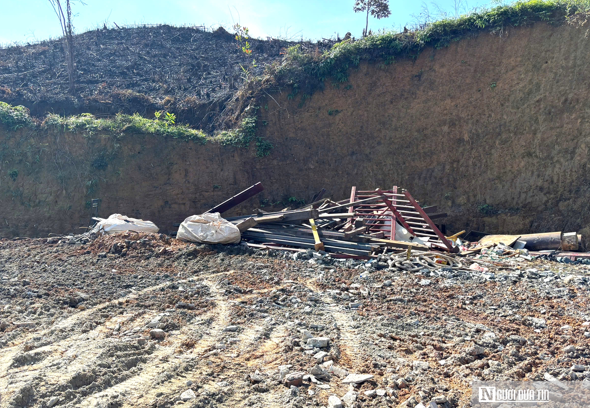 Đà Nẵng: Phát hiện bãi tập kết chất thải không phép ở Bà Nà - Ảnh 3. Đà Nẵng: Phát hiện bãi tập kết chất thải không phép ở Bà Nà - Ảnh 3.