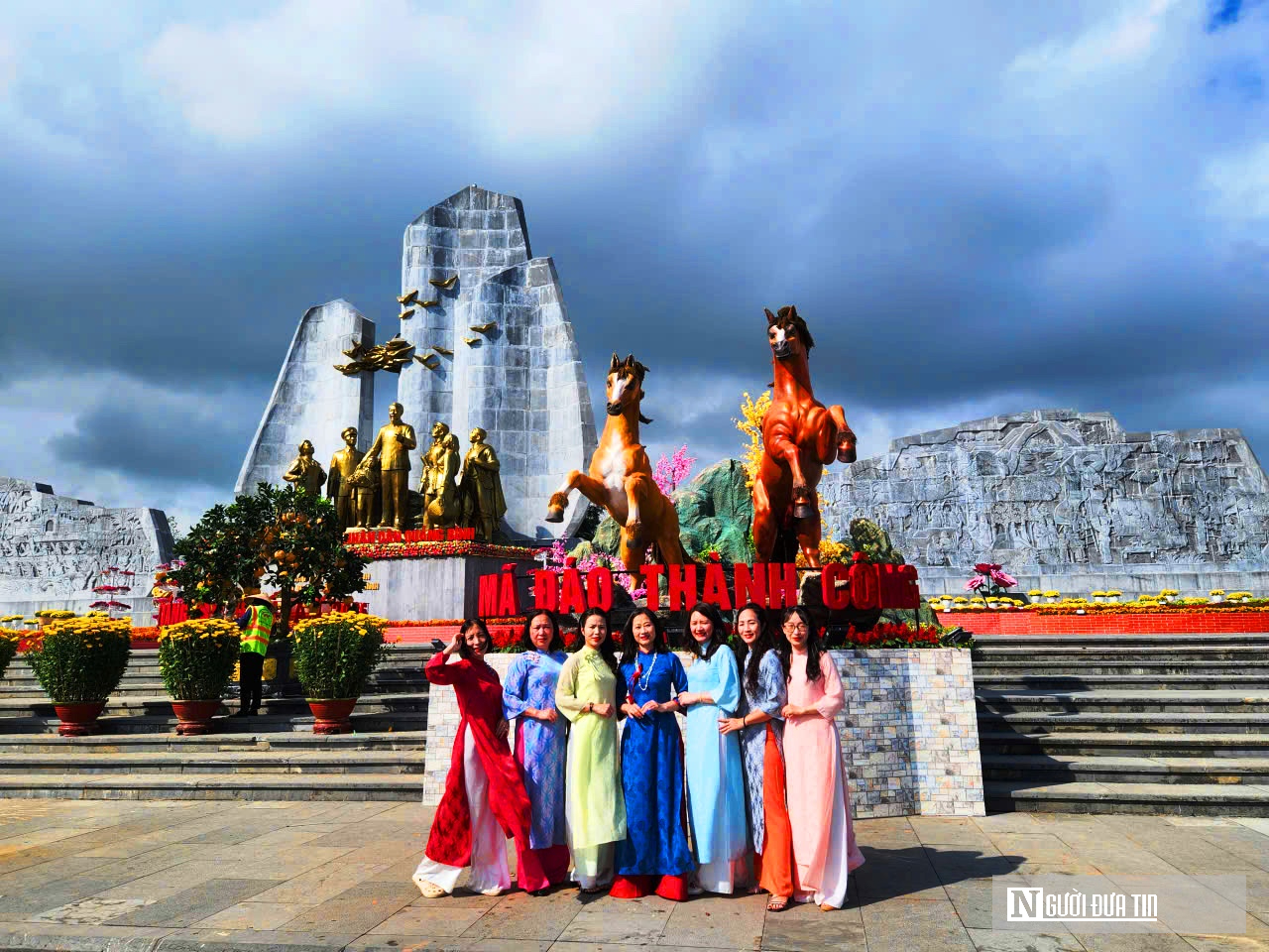 Dàn linh vật ngựa tung vó “mã đáo thành công” ở Quảng Trị- Ảnh 7. Dàn linh vật ngựa tung vó “mã đáo thành công” ở Quảng Trị- Ảnh 7.