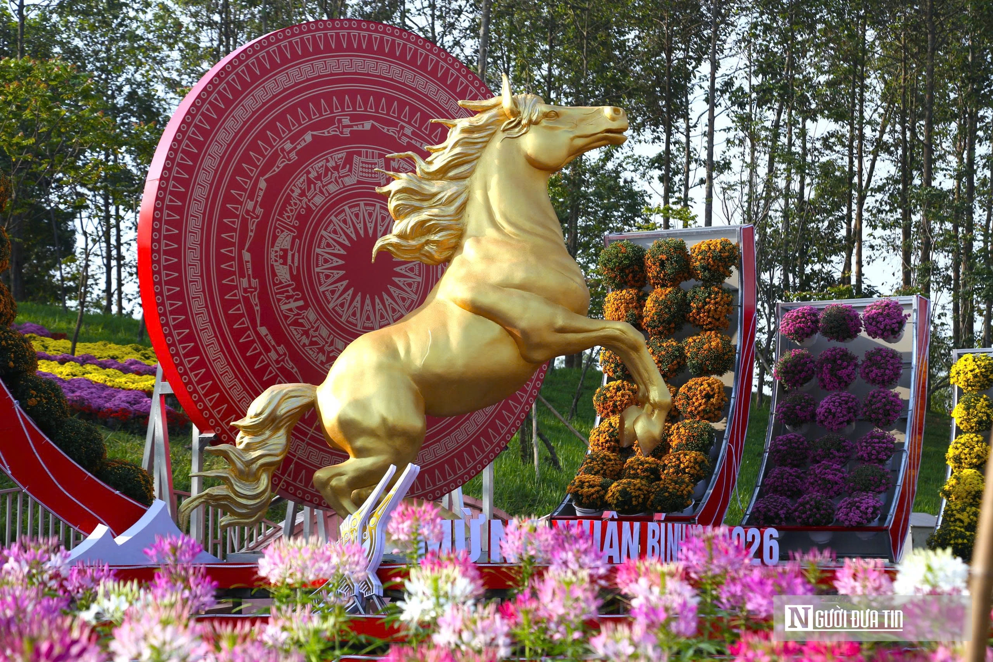 Cận cảnh linh vật ngựa v&agrave;ng độc đ&aacute;o ở Nghệ An- Ảnh 1.