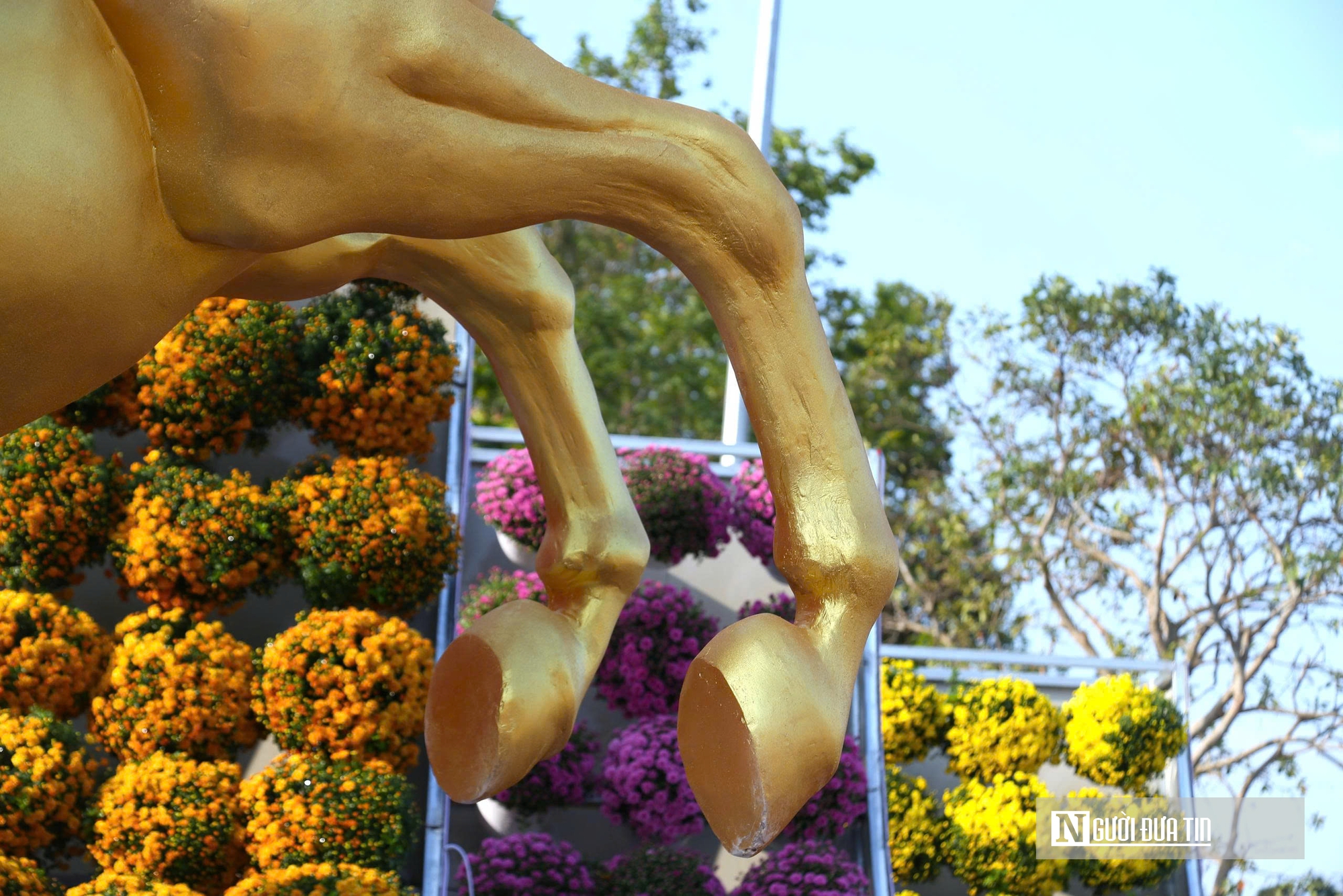 Cận cảnh linh vật ngựa v&agrave;ng độc đ&aacute;o ở Nghệ An- Ảnh 4.