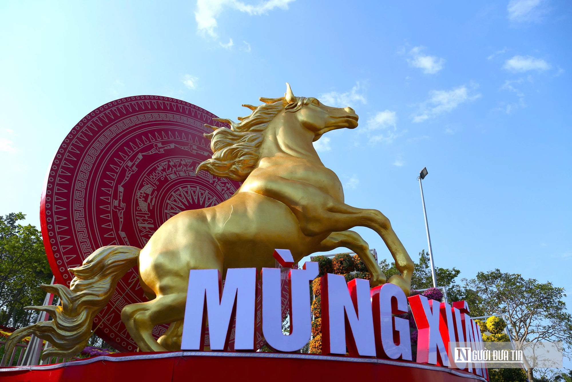 Cận cảnh linh vật ngựa v&agrave;ng độc đ&aacute;o ở Nghệ An- Ảnh 6.