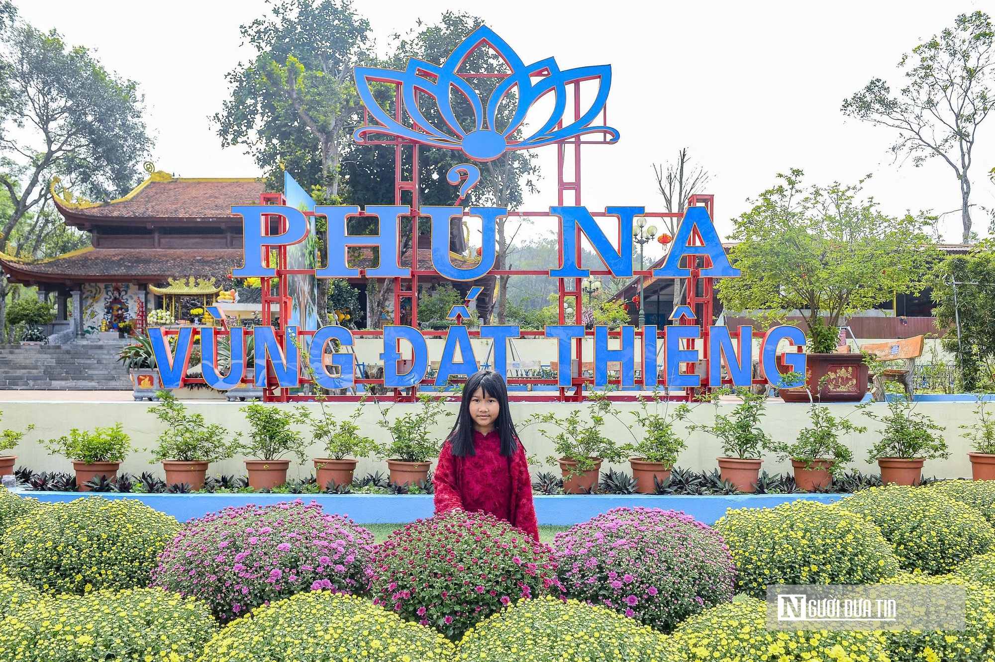 Phủ Na - điểm hẹn tâm linh xứ Thanh được trang hoàng rực rỡ, sẵn sàng đón hàng vạn khách trẩy hội  - Ảnh 12.