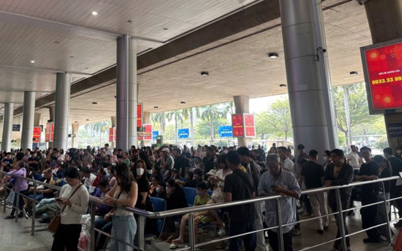 Tân Sơn Nhất phục vụ hơn 1.000 chuyến bay trong ngày cao điểm Tết