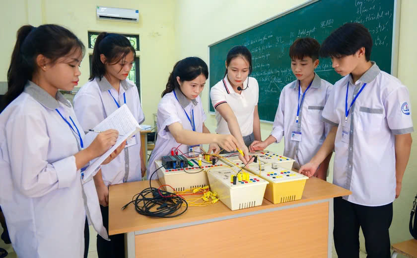 Tách khỏi “khung” phổ thông, giáo viên GDTX có chế độ làm việc riêng- Ảnh 1.