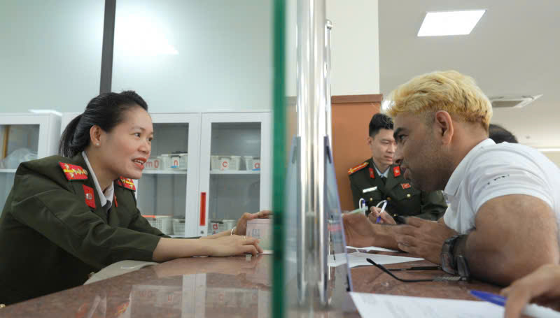 Quản lý người nước ngoài chặt chẽ, chuyên nghiệp tạo cảm giác an tâm cho du khách- Ảnh 1. Quản lý người nước ngoài chặt chẽ, chuyên nghiệp tạo cảm giác an tâm cho du khách- Ảnh 1.