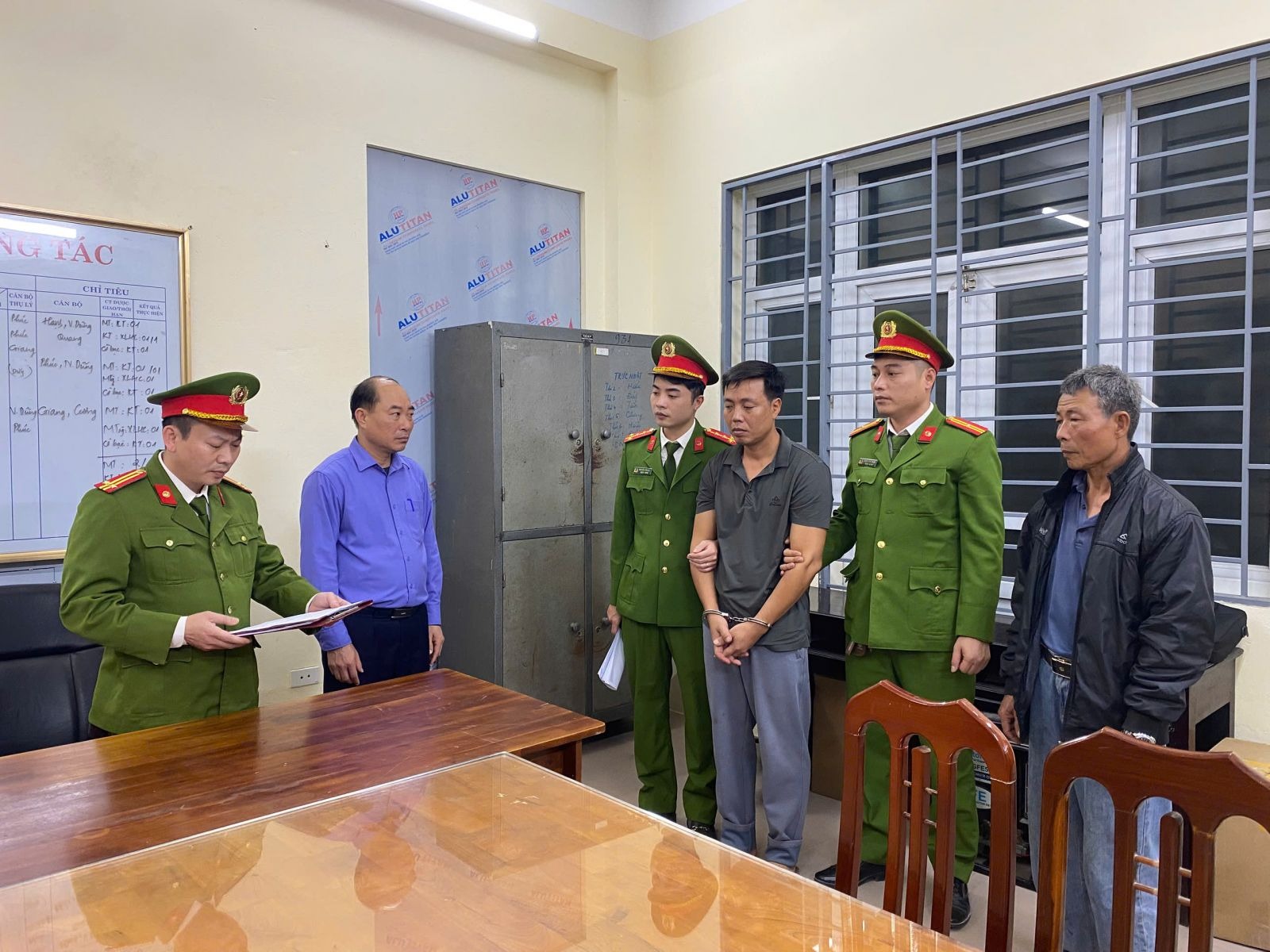 Bắt đối tượng giả danh công an lừa đảo chiếm đoạt 65 tỷ đồng- Ảnh 1.