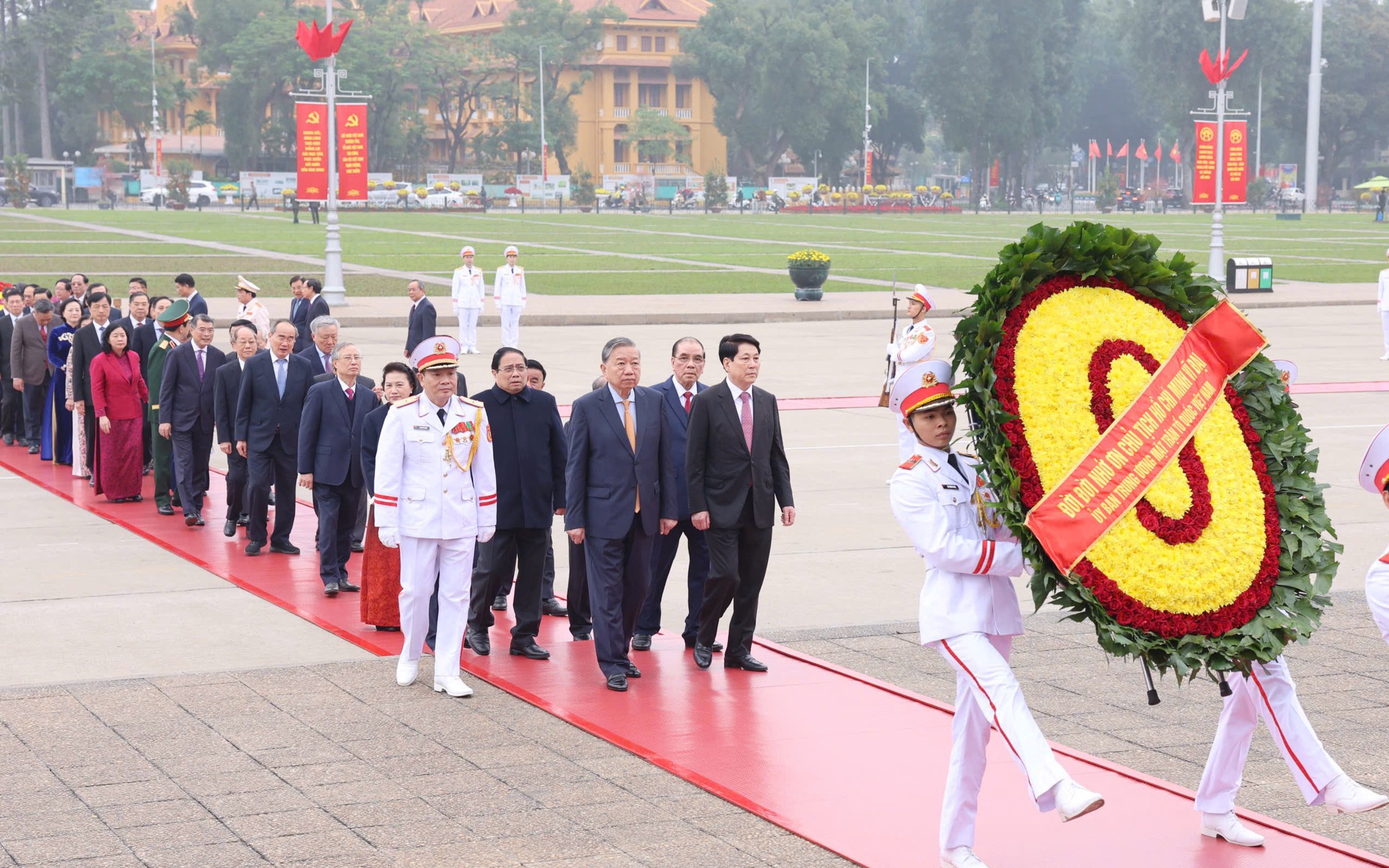 Lãnh đạo Đảng, Nhà nước viếng Lăng Bác và tưởng niệm Anh hùng Liệt sĩ dịp Tết