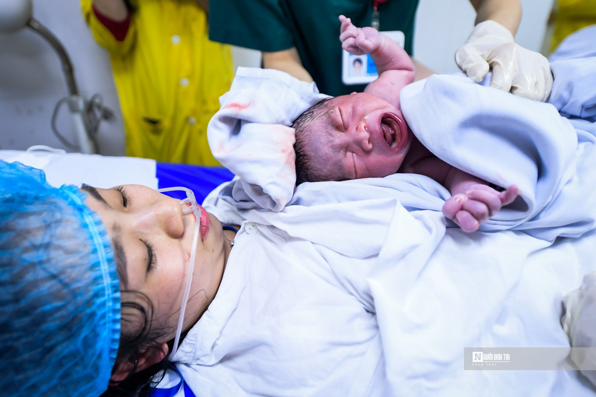 Bổ sung các chính sách hỗ trợ, khuyến khích các cặp vợ chồng sinh đủ hai con- Ảnh 1. Bổ sung các chính sách hỗ trợ, khuyến khích các cặp vợ chồng sinh đủ hai con- Ảnh 1.