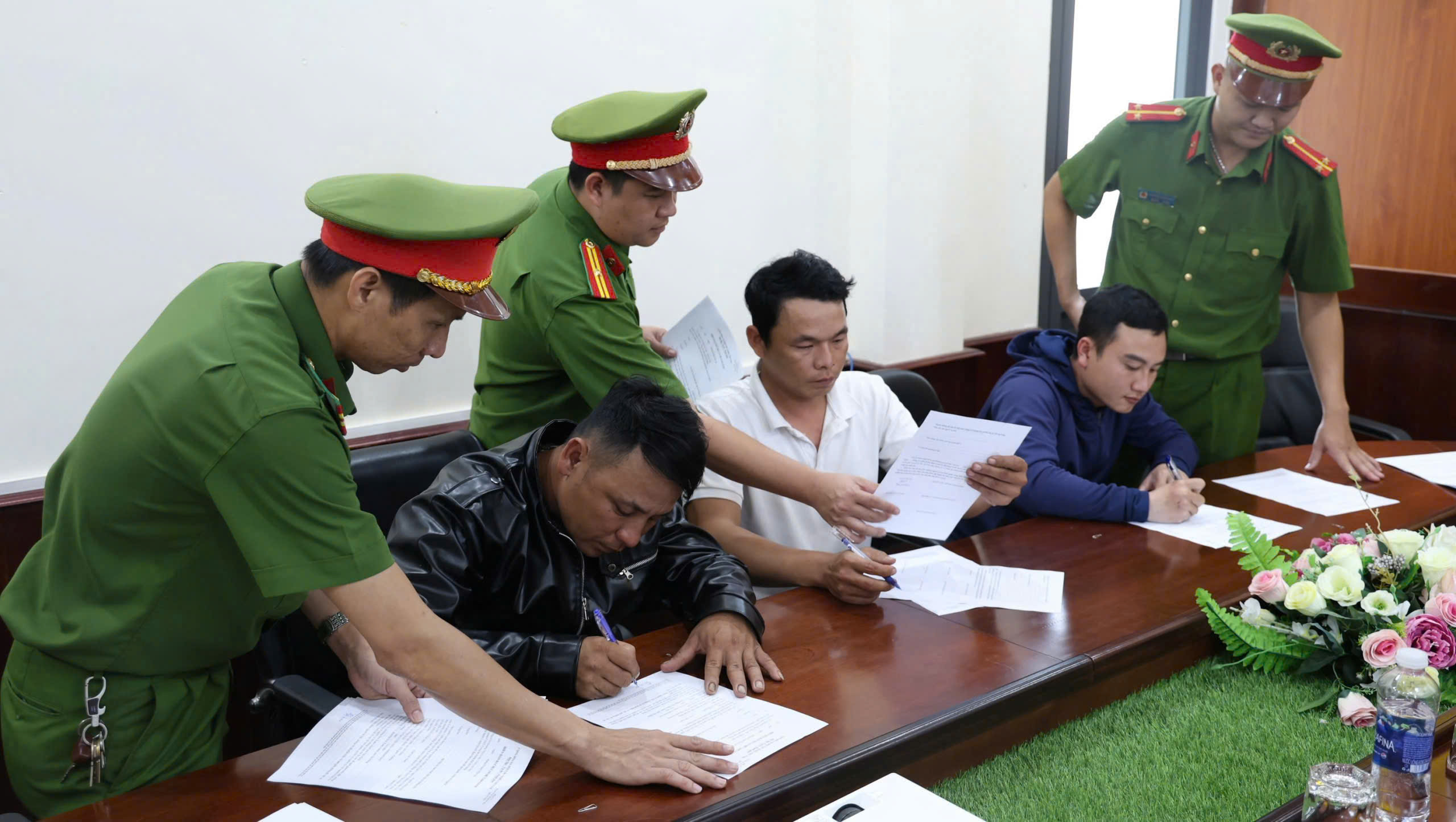 Đà Nẵng: Phát hiện bãi tập kết chất thải không phép ở Bà Nà - Ảnh 5. Đà Nẵng: Phát hiện bãi tập kết chất thải không phép ở Bà Nà - Ảnh 5.