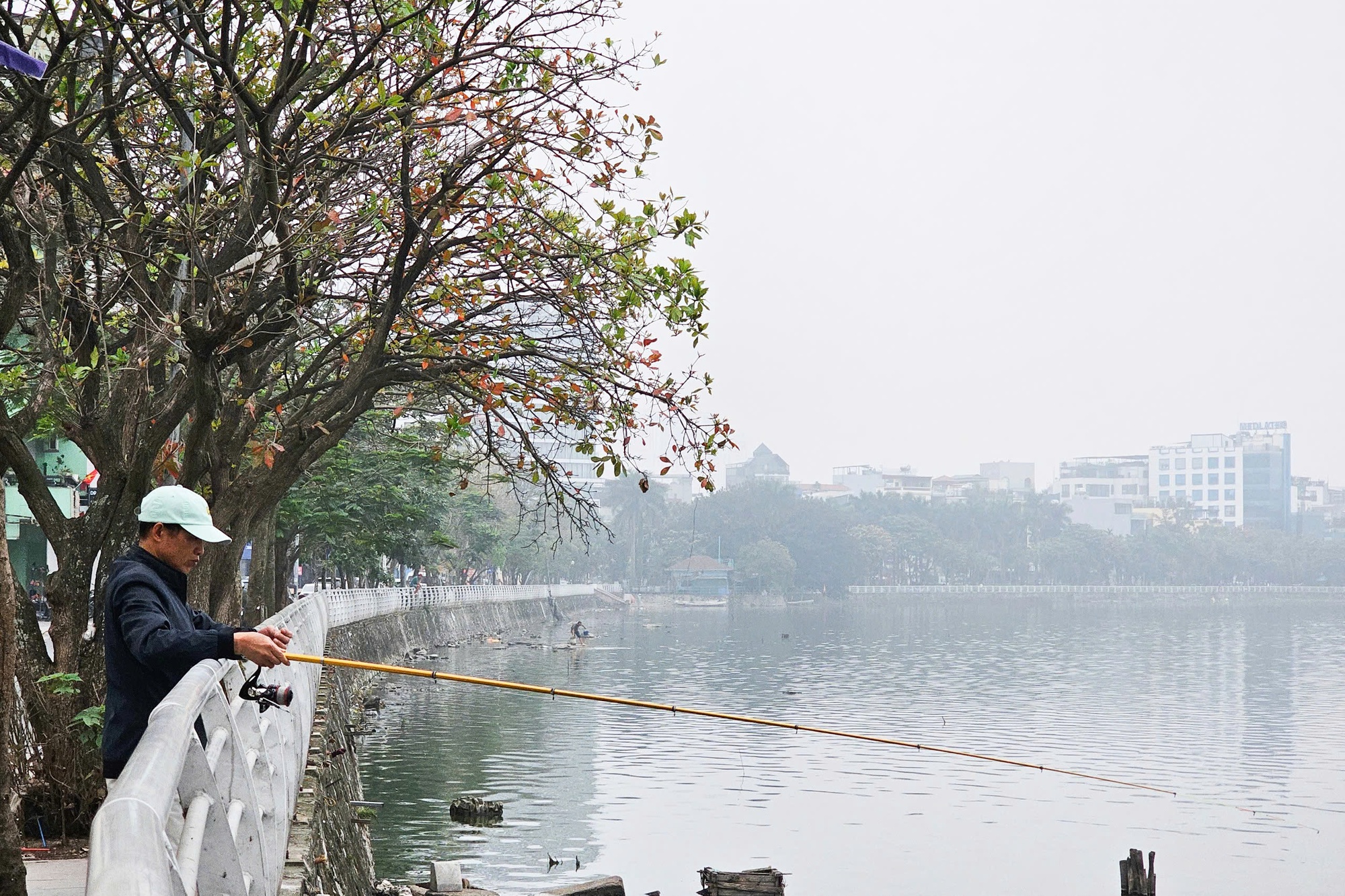 Miền Bắc tăng nhiệt trước khi đón đợt không khí lạnh cực mạnh tràn về- Ảnh 2.