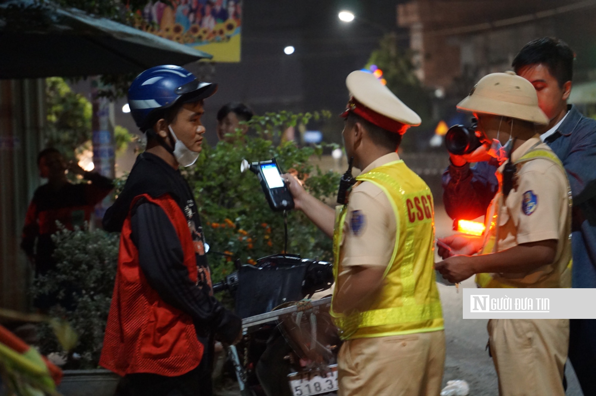 Tăng cường xử nghiêm vi phạm nồng độ cồn, giữ niềm vui trọn vẹn ngày Tết- Ảnh 3. Tăng cường xử nghiêm vi phạm nồng độ cồn, giữ niềm vui trọn vẹn ngày Tết- Ảnh 3.