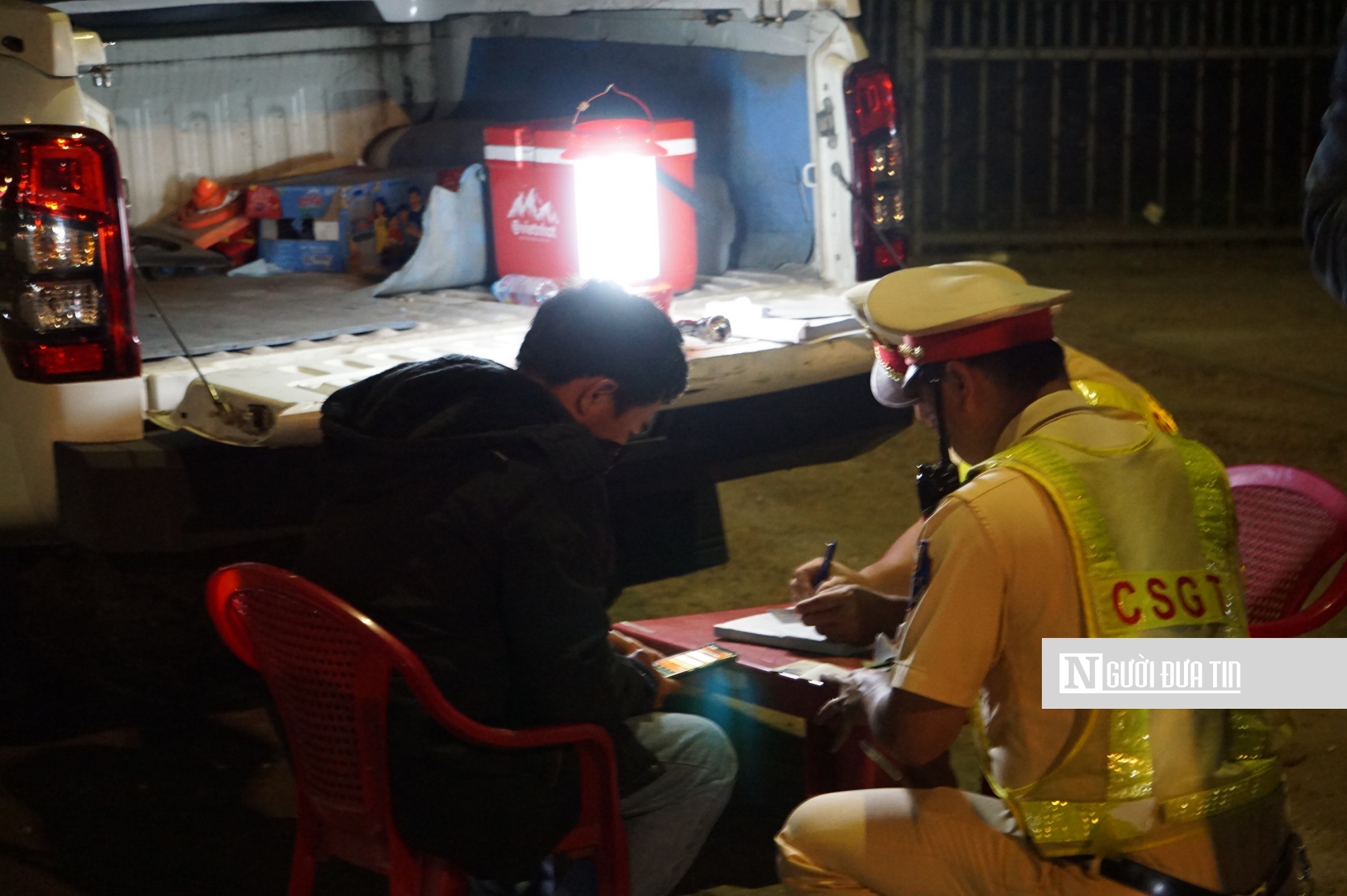 Tăng cường xử nghiêm vi phạm nồng độ cồn, giữ niềm vui trọn vẹn ngày Tết- Ảnh 5. Tăng cường xử nghiêm vi phạm nồng độ cồn, giữ niềm vui trọn vẹn ngày Tết- Ảnh 5.