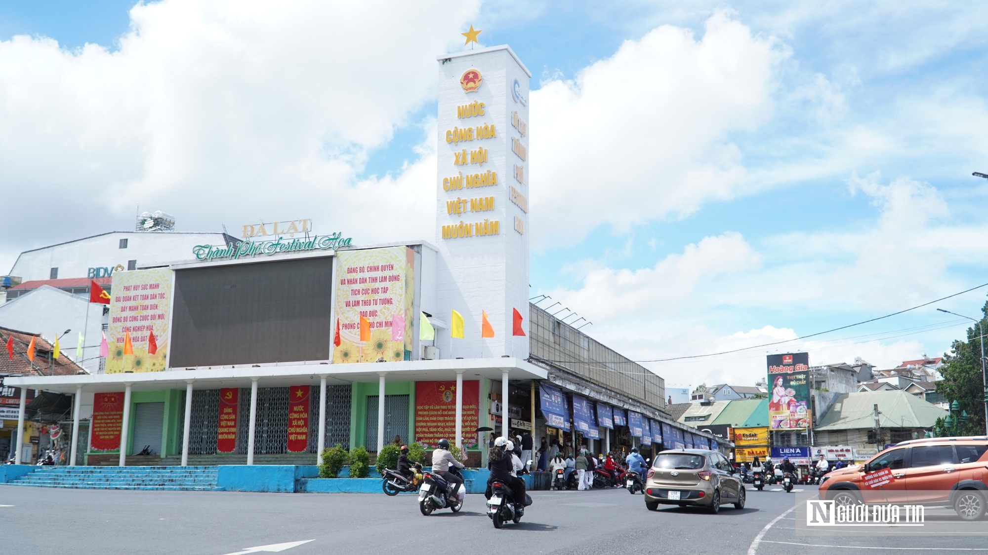 Cận Tết, Lâm Đồng mạnh tay xử lý lấn chiếm vỉa hè, dừng đỗ sai quy định- Ảnh 6. Cận Tết, Lâm Đồng mạnh tay xử lý lấn chiếm vỉa hè, dừng đỗ sai quy định- Ảnh 6.