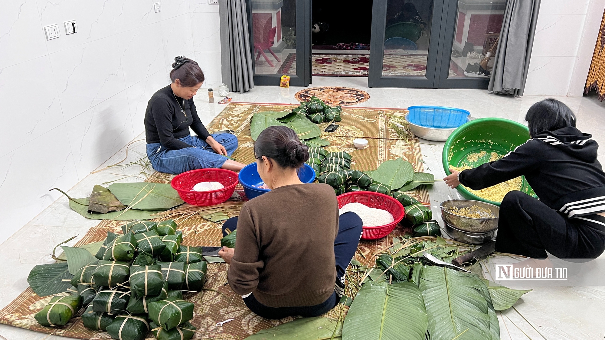 Tục "đụng lợn", "đụng bánh chưng" giữ nhịp Tết làng quê- Ảnh 6. Tục "đụng lợn", "đụng bánh chưng" giữ nhịp Tết làng quê- Ảnh 6.