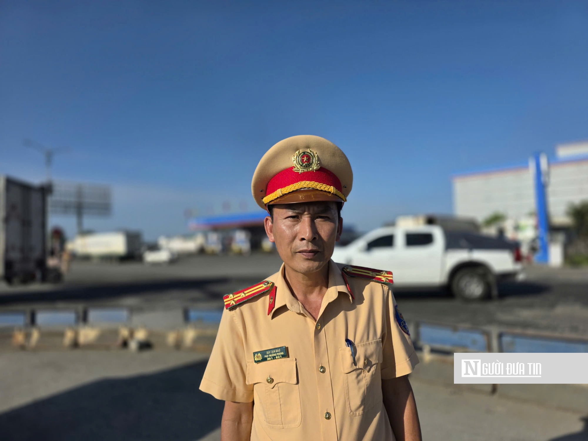 Áo vàng căng mình giữ an toàn, thông suốt đường xuân- Ảnh 4. Áo vàng căng mình giữ an toàn, thông suốt đường xuân- Ảnh 4.