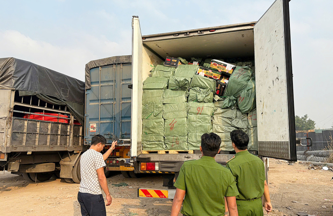 Kịp thời ngăn chặn 29 tấn nầm lợn, lạp xưởng "bẩn" sắp được bán cho nhà hàng - Ảnh 1.