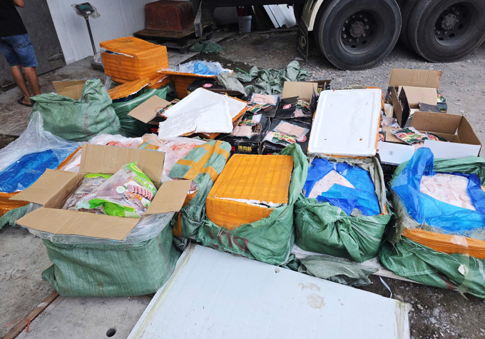 Kịp thời ngăn chặn 29 tấn nầm lợn, lạp xưởng "bẩn" sắp được bán cho nhà hàng - Ảnh 2.