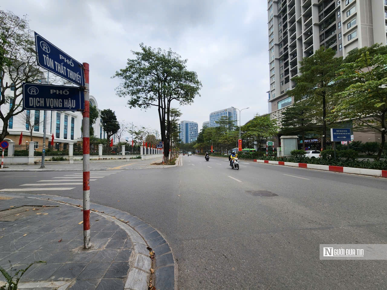 Đường phố Hà Nội thênh thang ngày đầu nghỉ Tết Nguyên đán - Ảnh 5.