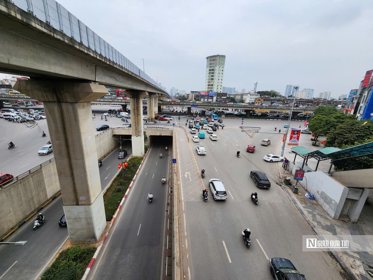 Đường phố Hà Nội thênh thang ngày đầu nghỉ Tết Nguyên đán - Ảnh 8.