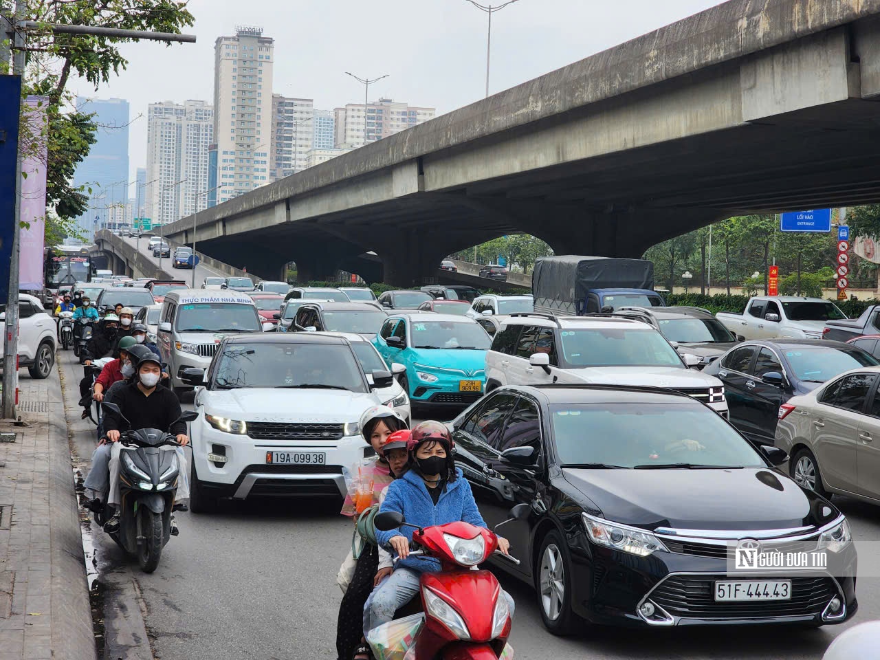 Đường phố Hà Nội thênh thang ngày đầu nghỉ Tết Nguyên đán - Ảnh 12.