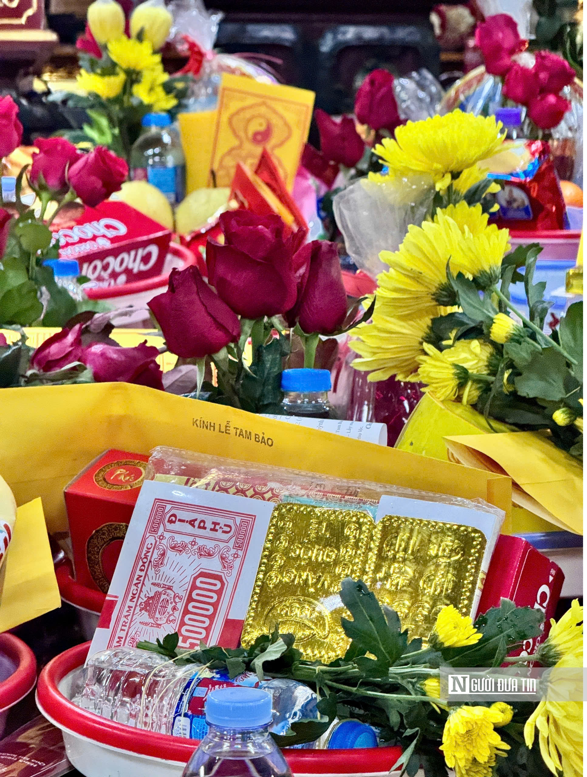 Nam thanh nữ tú đến một ngôi chùa ở Hà Nội cầu duyên ngày Valentine - Ảnh 8.