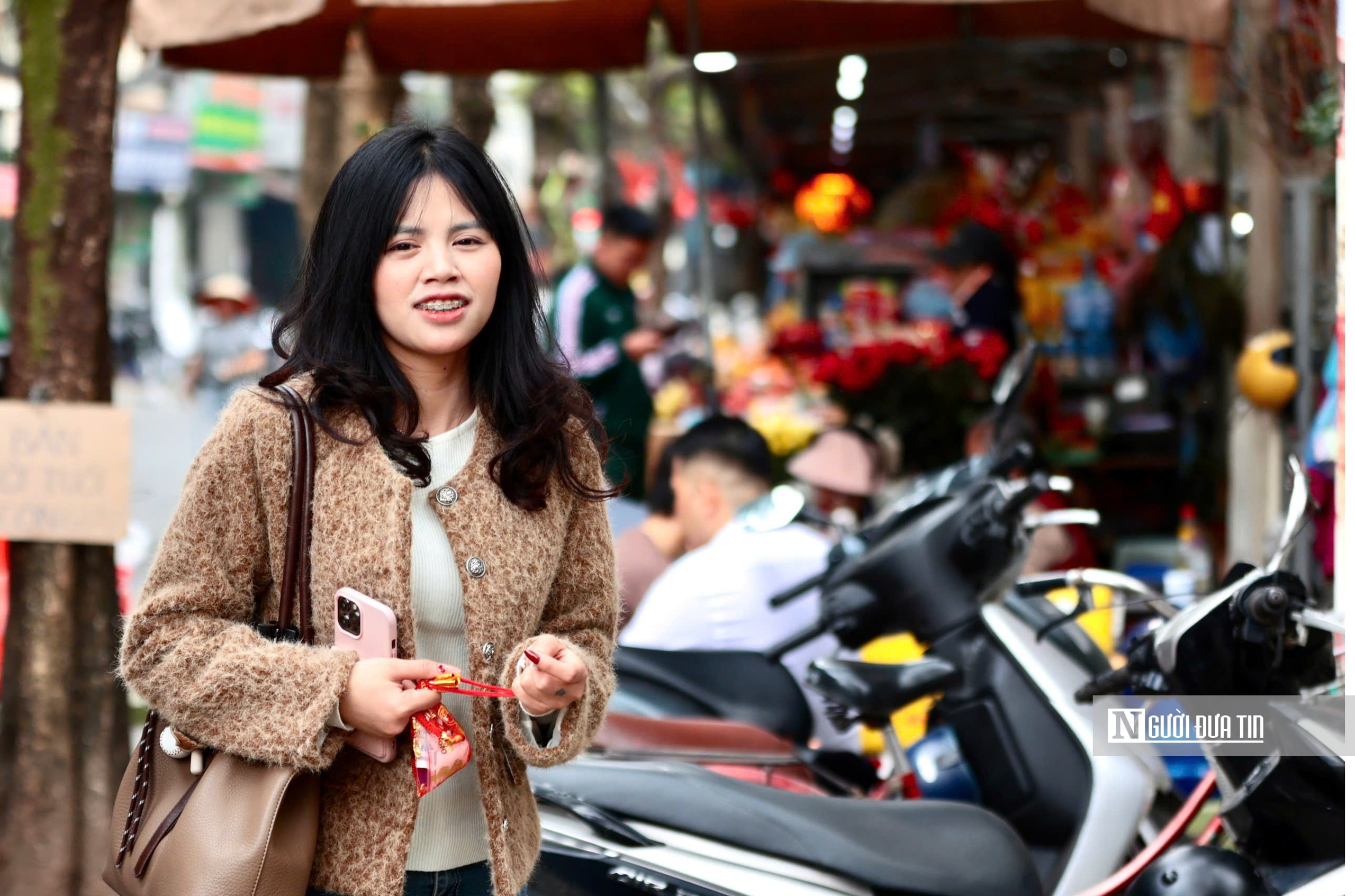 Nam thanh nữ tú đến một ngôi chùa ở Hà Nội cầu duyên ngày Valentine - Ảnh 10.