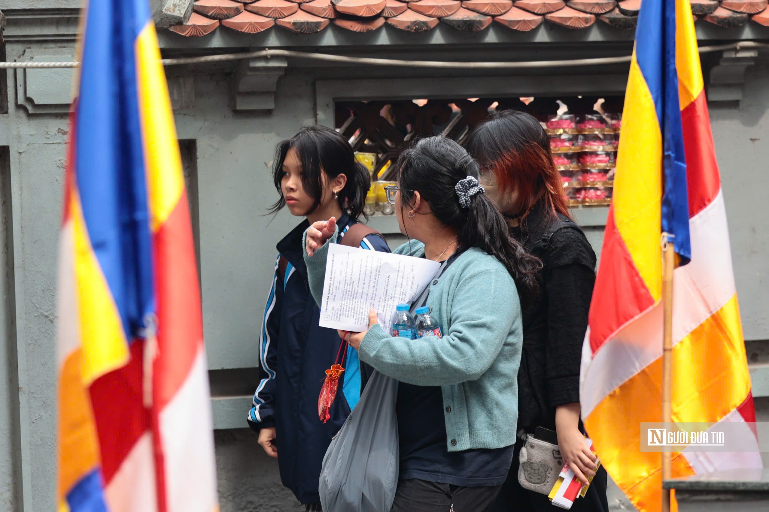 Nam thanh nữ tú đến một ngôi chùa ở Hà Nội cầu duyên ngày Valentine - Ảnh 11.